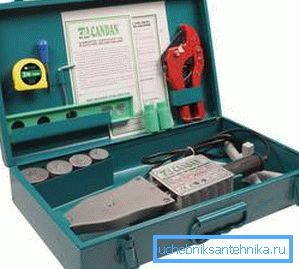 Plastik tesisatı montajı için araçlar. Plastik tesisatı montajı için araçlar.