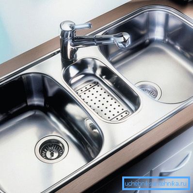Entegre lavabolar çeşitli tarzların içlerine iyi uyum sağlar. Entegre lavabolar çeşitli tarzların içlerine iyi uyum sağlar.