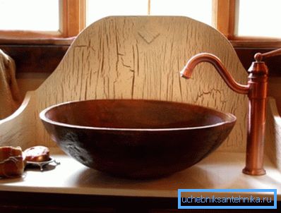 İlginç bir ahşap lavabo İlginç bir ahşap lavabo