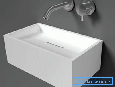 Küçük bir banyoda ilginç lavabo tasarımı Küçük bir banyoda ilginç lavabo tasarımı