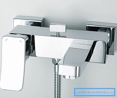 İlginç kısa bacalı banyo bataryası İlginç kısa bacalı banyo bataryası
