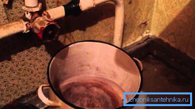 Sızıntı durumunda yalıtım bandı yardımcı olmayacaktır. Sızıntı durumunda yalıtım bandı yardımcı olmayacaktır.