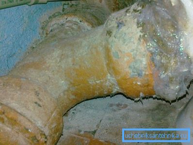 Ne yazık ki, fotoğraftaki gibi boruların sökülmesi çok zor ve pahalıdır, bu yüzden özelliklerine uyum sağlamanız gerekir. Ne yazık ki, fotoğraftaki gibi boruların sökülmesi çok zor ve pahalıdır, bu yüzden özelliklerine uyum sağlamanız gerekir.