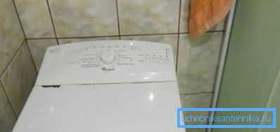 Aynı sıradaki kabin ve dikey otomatik makine Aynı sıradaki kabin ve dikey otomatik makine