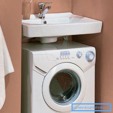Banyoda lavabonun altına bir çamaşır makinesi nasıl monte edilebilir Banyoda lavabonun altına bir çamaşır makinesi nasıl monte edilebilir