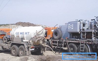 Kural olarak, çimentolama işleri ciddi ekipman yardımı ile gerçekleştirilmektedir. Kural olarak, çimentolama işleri ciddi ekipman yardımı ile gerçekleştirilmektedir.