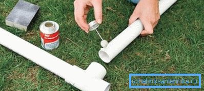 Özel bir kompozisyon ile PVC borular nasıl yapıştırılır