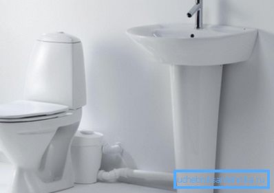 Tuvaletin arkasındaki kanalizasyon pompası Tuvaletin arkasındaki kanalizasyon pompası