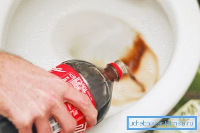 Coca-Cola, yüksek fosforik asit içeriğinden dolayı pas çıkarır.