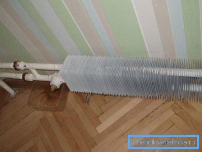 Kompakt konvektör, ısı taşıyıcısının yüksek sıcaklığında bile büyük tesislerde ısınmayacaktır. Kompakt konvektör, ısı taşıyıcısının yüksek sıcaklığında bile büyük tesislerde ısınmayacaktır.