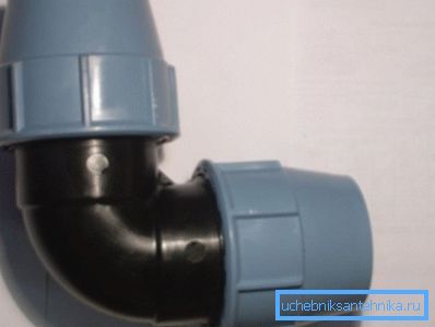 Polietilen borular için sıkıştırma köşe bağlantısı Polietilen borular için sıkıştırma köşe bağlantısı