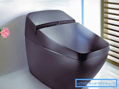 Mor renk tonuna sahip yüksek teknoloji ürünü bir kahverengi klozet, minimalist bir tasarıma mükemmel uyum sağlar. Mor renk tonuna sahip yüksek teknoloji ürünü bir kahverengi klozet, minimalist bir tasarıma mükemmel uyum sağlar.