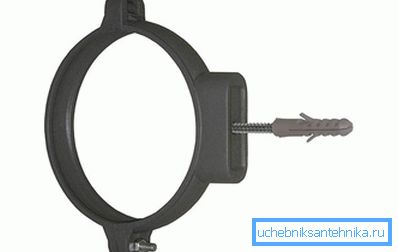 2796 Vida ve dübel ile borular için plastik kelepçenin sabitlenmesi