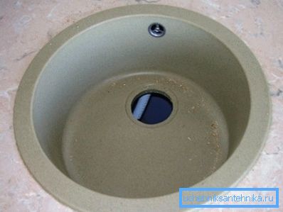 Mutfak 40 cm çapında yuvarlak ve doğru gömme lavabo Mutfak 40 cm çapında yuvarlak ve doğru gömme lavabo