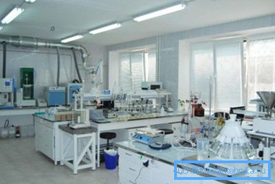 Su kalitesini araştıran laboratuvar. Su kalitesini araştıran laboratuvar.