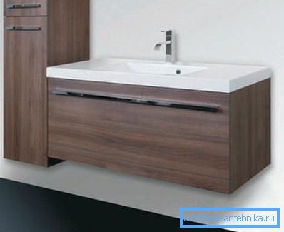 Çoğu banyonun iç kısmına sığacak banyo için laconic mobilyalar Çoğu banyonun iç kısmına sığacak banyo için laconic mobilyalar