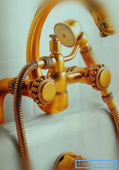 Pirinç banyo bataryası. Pirinç banyo bataryası.