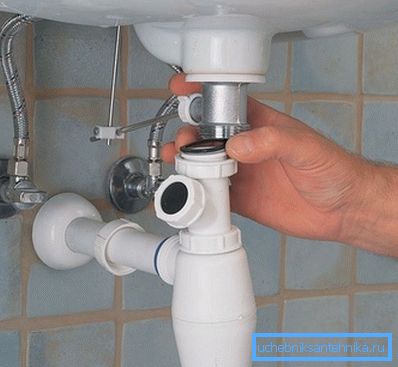 Sifonu duvar modelinden çıkarma kolaylığı Sifonu duvar modelinden çıkarma kolaylığı