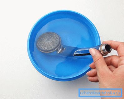 Asetik çözelti içinde sulama kabı Asetik çözelti içinde sulama kabı