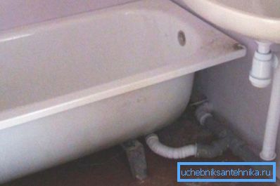 Banyo için plastik ve metal plastik borular kullanmak daha iyidir. Banyo için plastik ve metal plastik borular kullanmak daha iyidir.