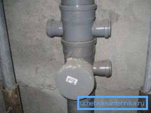 Kanalizasyon yükselticisine kurulan farklı tipte iki geçişin amatör fotoğrafı Kanalizasyon yükselticisine kurulan farklı tipte iki geçişin amatör fotoğrafı