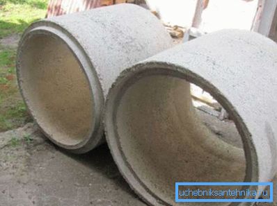 Kilit oluşturmak için özel oluklu hazır betonarme halkaların amatör fotoğrafı Kilit oluşturmak için özel oluklu hazır betonarme halkaların amatör fotoğrafı