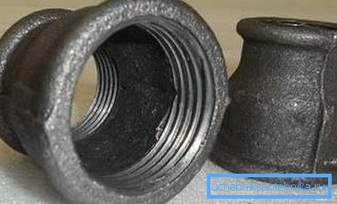 Farklı çaplarda otoyolları bağlamak için tasarlanmış bu tip metal bir yapının amatör fotoğrafı Farklı çaplarda otoyolları bağlamak için tasarlanmış bu tip metal bir yapının amatör fotoğrafı