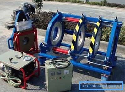 Malzeme kıvrımı lehimleme yaparken kullanılan amatör fotoğraf ekipmanı Malzeme kıvrımı lehimleme yaparken kullanılan amatör fotoğraf ekipmanı