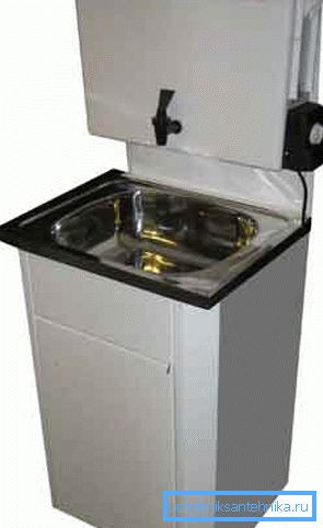 Su ısıtıcı ile metal lavabo Su ısıtıcı ile metal lavabo