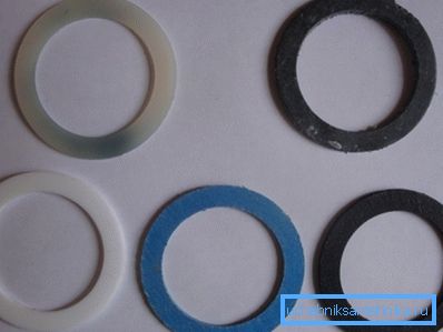 Aküler için kesişme contaları farklı malzemelerden yapılmıştır. Aküler için kesişme contaları farklı malzemelerden yapılmıştır.