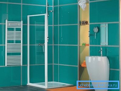 Boyutları 80x80 cm olan minimalist duş kabini Boyutları 80x80 cm olan minimalist duş kabini