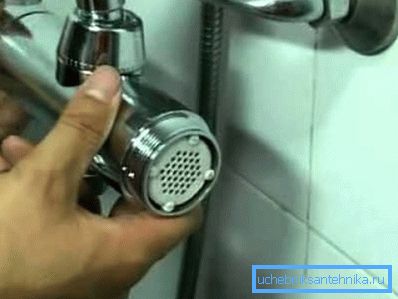 Do-it-yourself duş filtresi kurulumu Do-it-yourself duş filtresi kurulumu