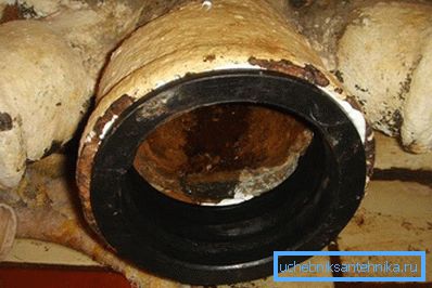 2790 Manşonu dolgu macunun üzerine monte etmek
