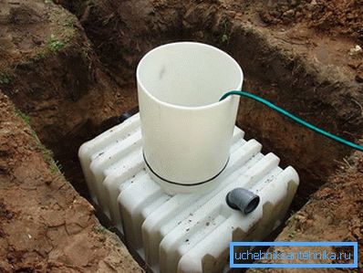 1134 Plastik bir septik tankın montajı