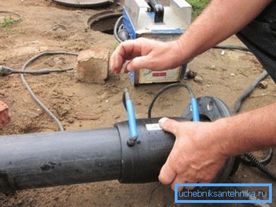 Polietilen boruların elektrik armatürleri ile montajı Polietilen boruların elektrik armatürleri ile montajı