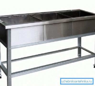 Yemek odası için paslanmaz çelik lavabo hazır formda mevcuttur. Yemek odası için paslanmaz çelik lavabo hazır formda mevcuttur.