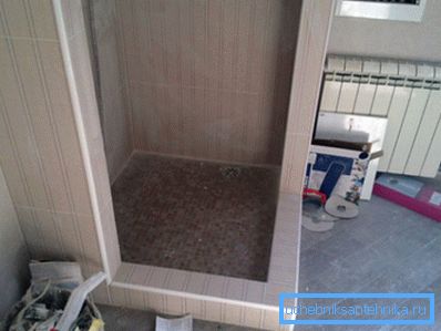 Kabin duvarlarını çitle kapatabilirsiniz. Kabin duvarlarını çitle kapatabilirsiniz.