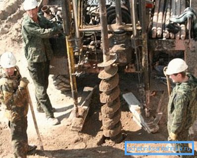 Fotoğrafta - sondaj burgu yolu Fotoğrafta - sondaj burgu yolu