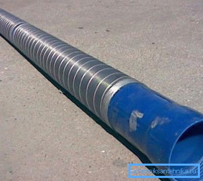 Fotoğrafta - ince bir plastik boru ağzı ile bitmiş filtre Fotoğrafta - ince bir plastik boru ağzı ile bitmiş filtre