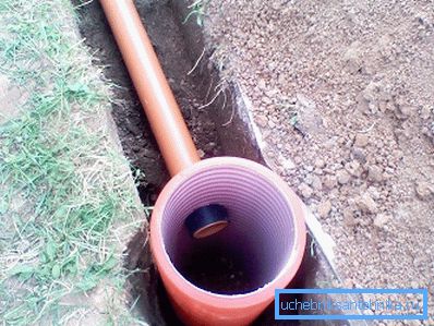 Fotoğrafta - drenaj kuyusunun kurulumu Fotoğrafta - drenaj kuyusunun kurulumu