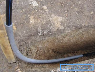 Fotoğrafta - siperde boru girin Fotoğrafta - siperde boru girin