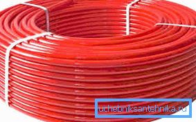 Bir fotoğraf üzerinde ısı yalıtımlı zeminler için esnek plastik borular. Bir fotoğraf üzerinde ısı yalıtımlı zeminler için esnek plastik borular.