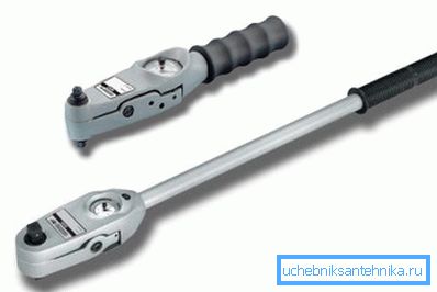 Fotoğrafta - tork anahtarları Fotoğrafta - tork anahtarları