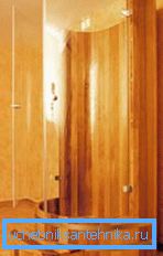 Fotoğrafta: ahşaptan yapılmış bir banyo için duş kabinleri - çevreye mükemmel uyum sağlayan mükemmel bir çözüm. Fotoğrafta: ahşaptan yapılmış bir banyo için duş kabinleri - çevreye mükemmel uyum sağlayan mükemmel bir çözüm.