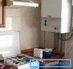 Fotoğrafta - otonom apartman ısıtma için çift devreli modern gaz kazanı Fotoğrafta - otonom apartman ısıtma için çift devreli modern gaz kazanı