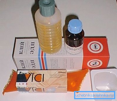 Fotoğrafta - sertleştirici ile epoksi yapıştırıcı. Fotoğrafta - sertleştirici ile epoksi yapıştırıcı.