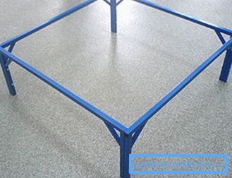 Fotoğrafta bitmiş çerçeve metalden yapılmıştır. Fotoğrafta bitmiş çerçeve metalden yapılmıştır.