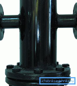 Fotoğrafta - kum ve ölçeğin ısıtma devresine girmesini engelleyen bir karter. Fotoğrafta - kum ve ölçeğin ısıtma devresine girmesini engelleyen bir karter.