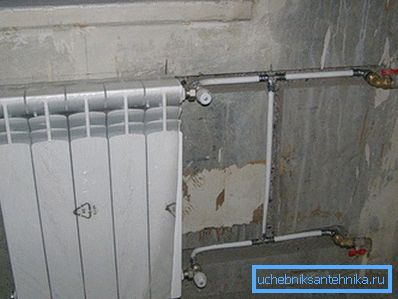 Fotoğraf, kıskaçlı cihazın önünde köprü olduğunu açıkça göstermektedir. Fotoğraf, kıskaçlı cihazın önünde köprü olduğunu açıkça göstermektedir.