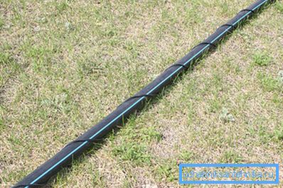 Fotoğrafta - açık sıhhi tesisat için ısıtma elektrik kablosu kullanımı Fotoğrafta - açık sıhhi tesisat için ısıtma elektrik kablosu kullanımı